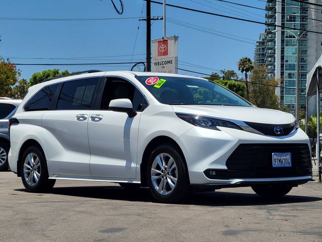 2025 Toyota Sienna XLE